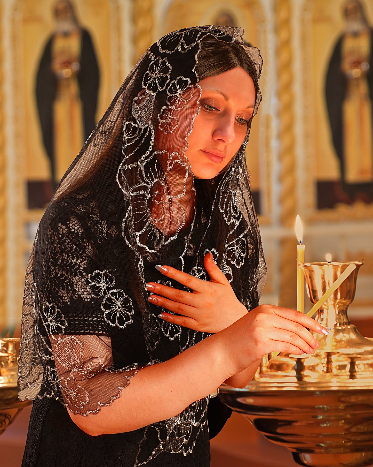 Bozidol D-shape Mantilla Church Veil - Women's Vintage Veil with Madonna and Child Embroidery