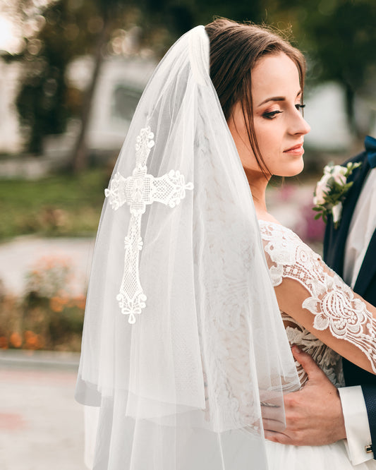 Bozidol White Wedding Bridal Veil：2 Tiers Short Fingertip Length Lace Embroidery Veil for Bachelorette Girls with Comb